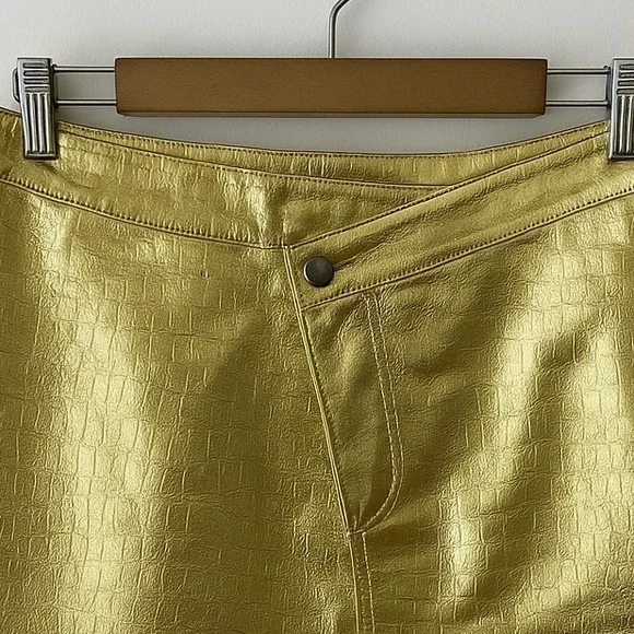 Torn by Ronny Kobo Donnie Mini Skirt Medium Gold Faux Leather Metallic - Picture 4 of 11